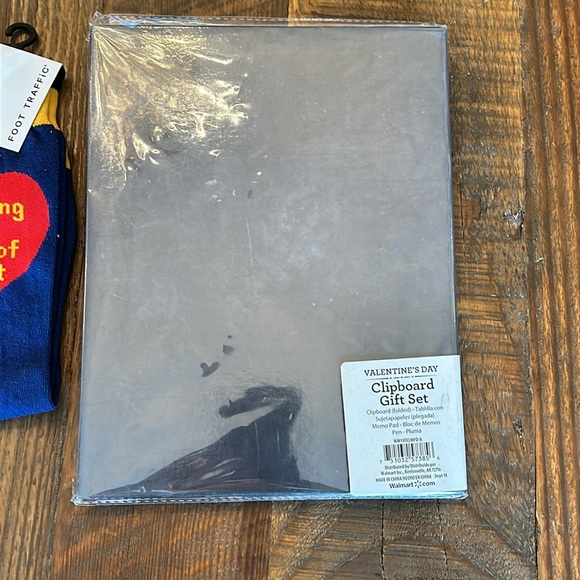 Teacher Gifts! Clipboard / Notepad Set & Socks NWT - Picture 4 of 8